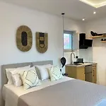 Ξενοδοχείο με διαμερίσματα Mykonos Dot
