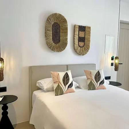 Mykonos Dot 4*